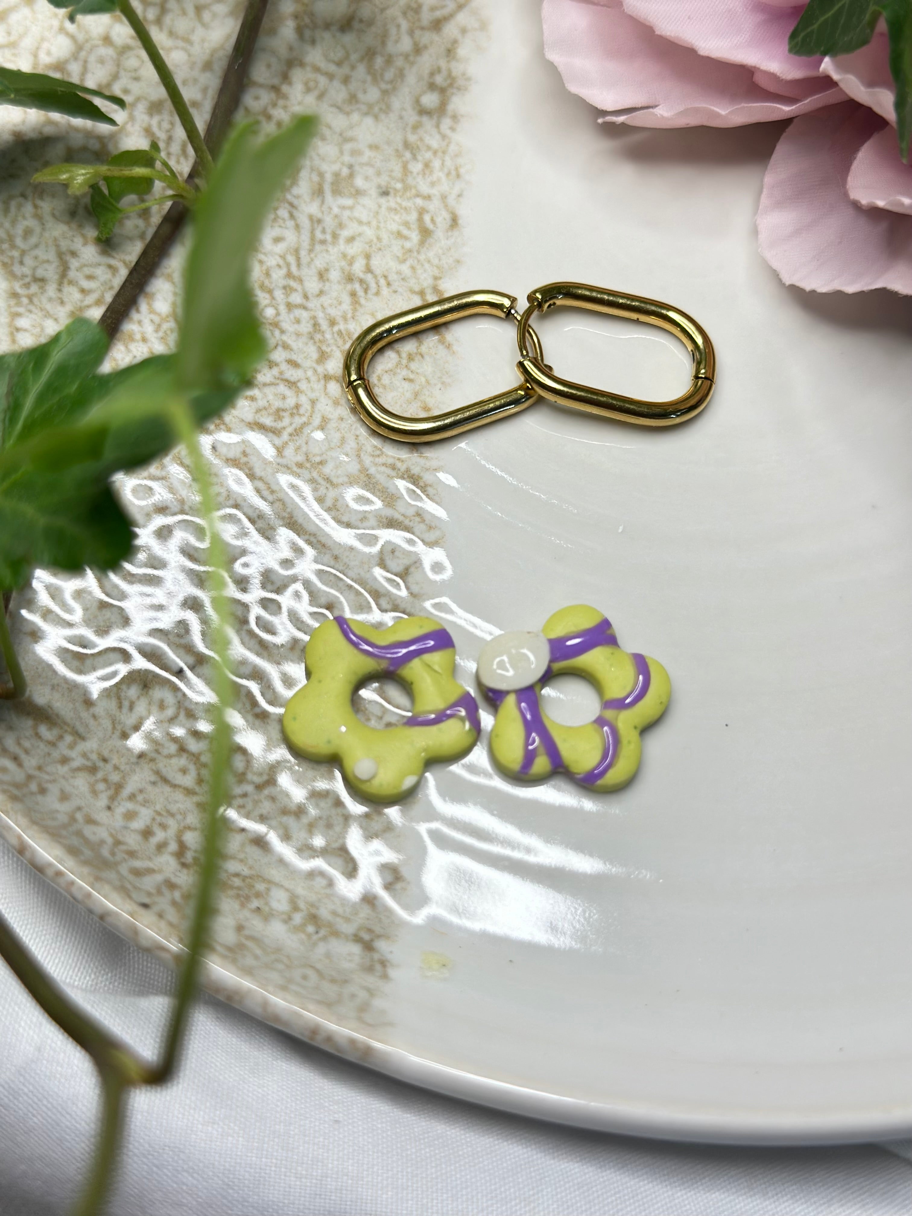 Les Chartra — Boucles d’oreilles fleur en argile polymère