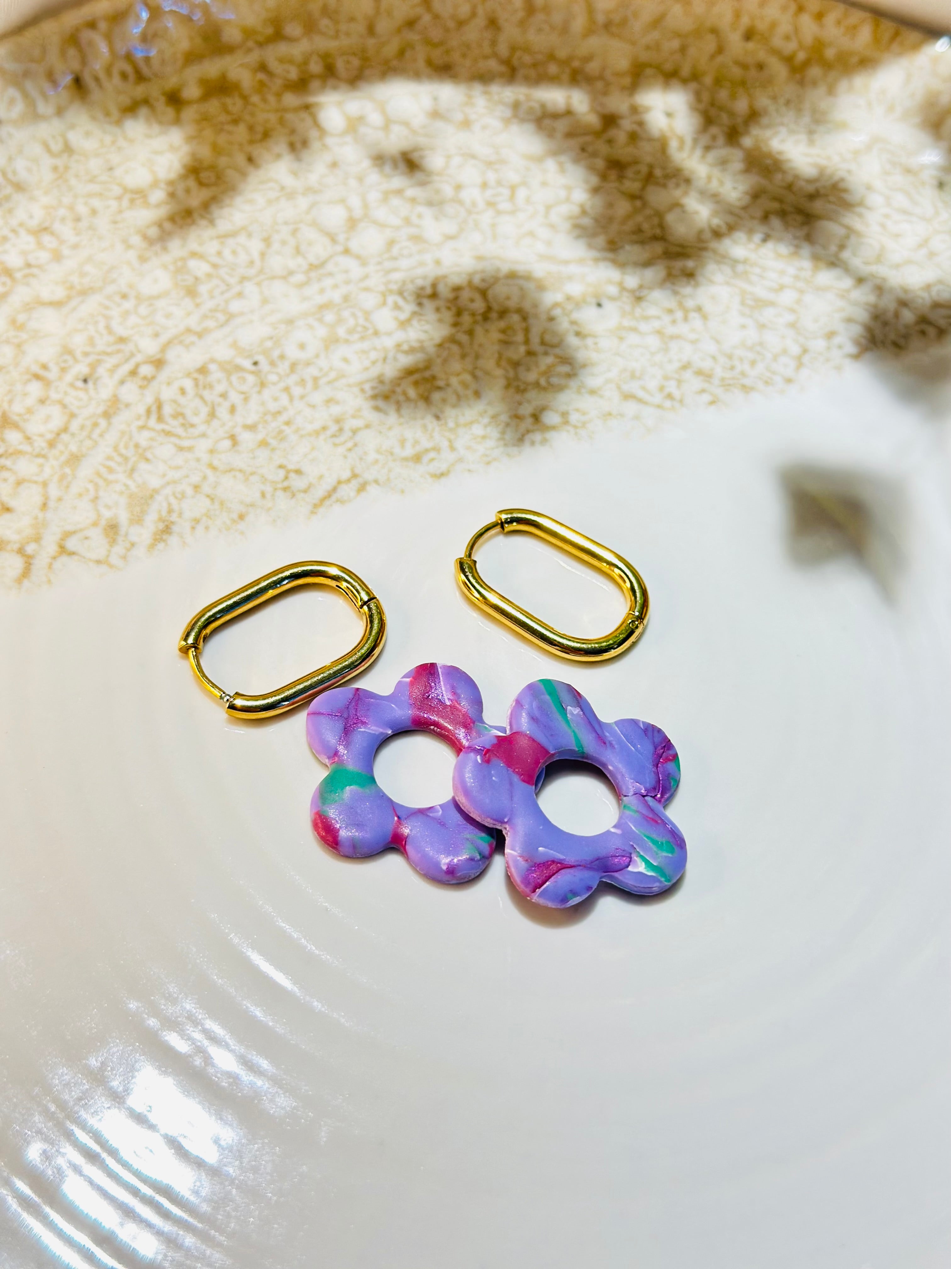 Les Violette — Boucles d’oreilles créoles en argile polymère