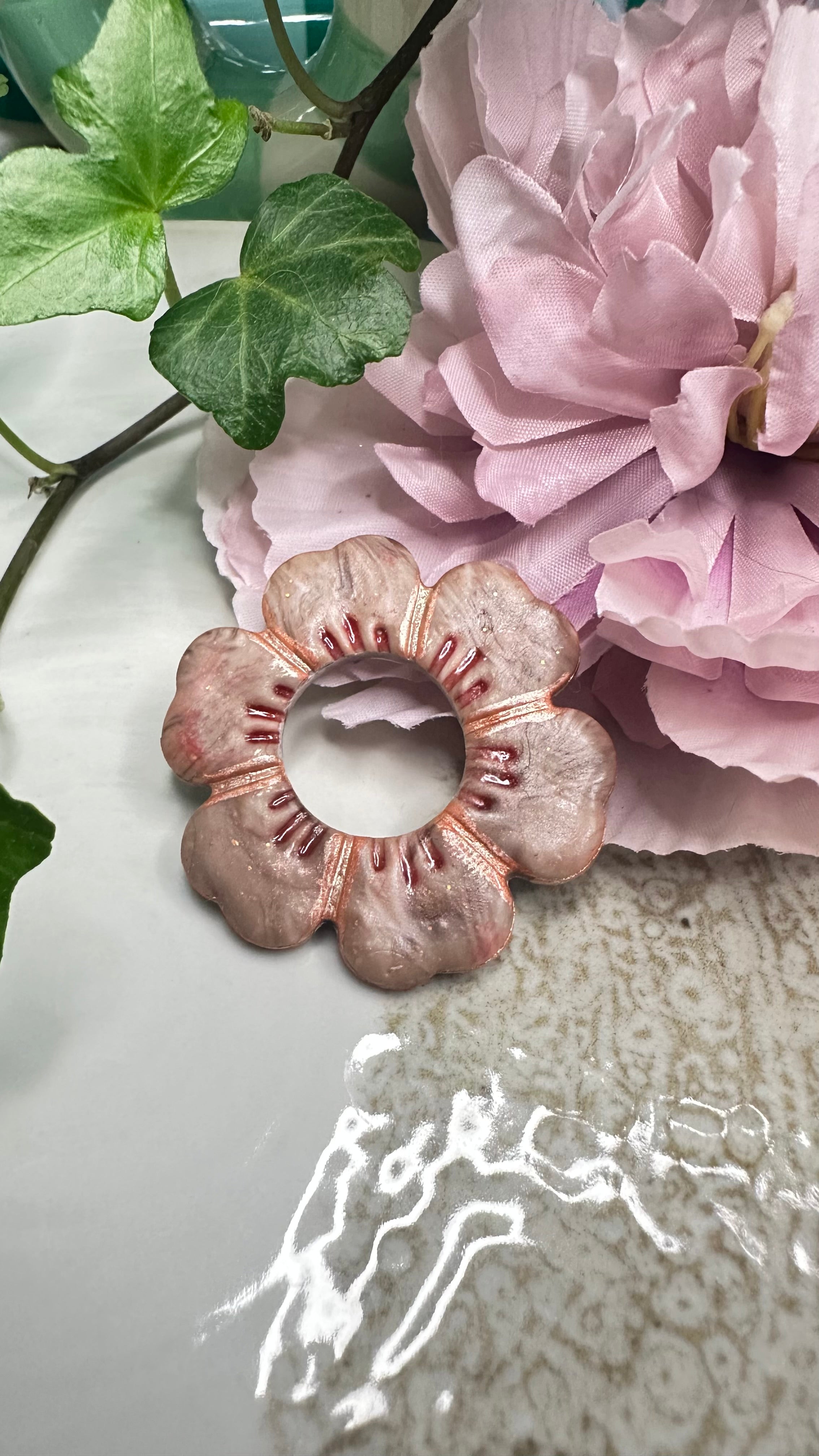 ✨ Les Fidèles – Broche attache-lunettes fait main( fleurs)
