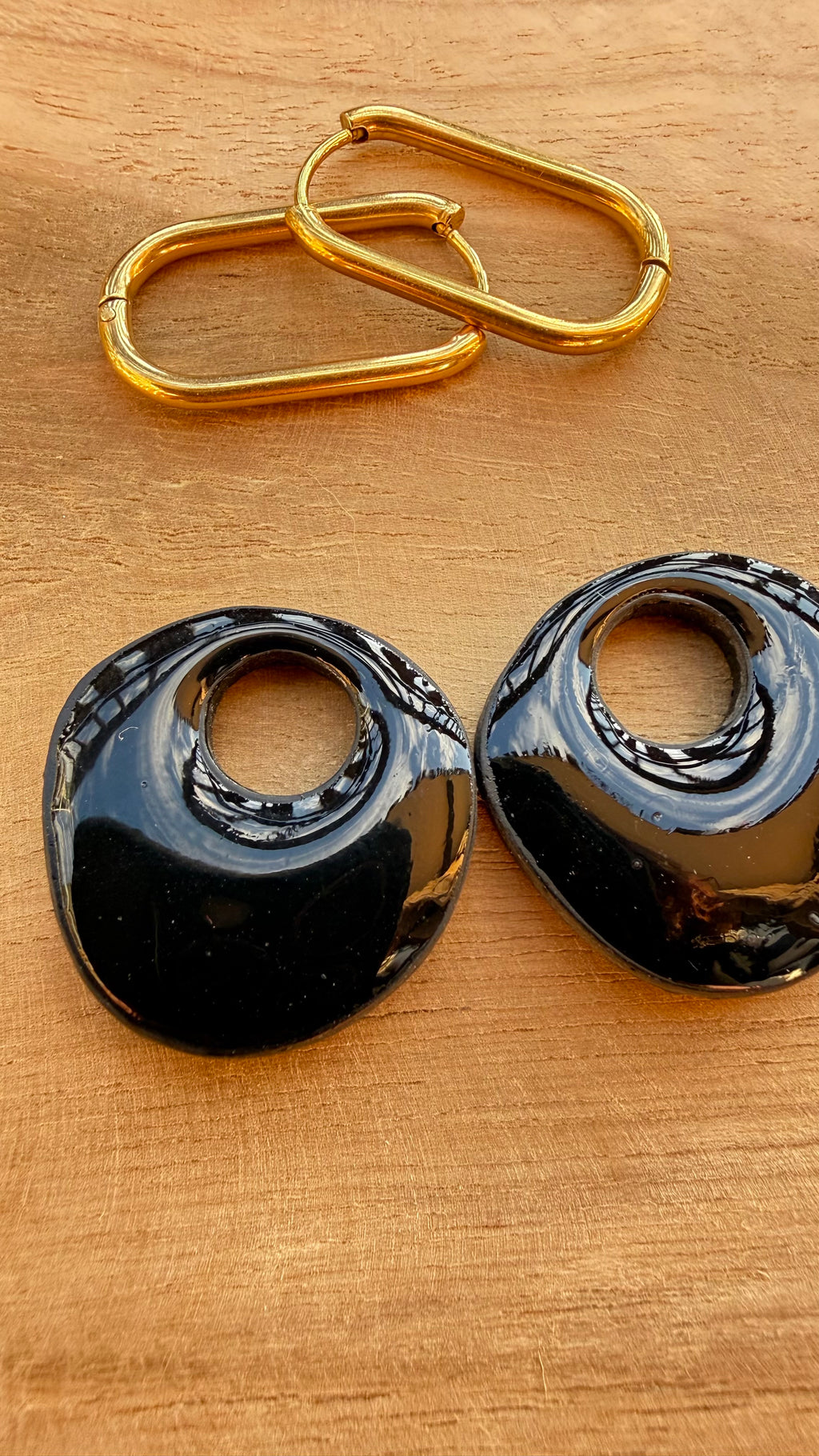 PAMPILLES Zoé noir texturé – disque ajouré fait main –BOUCLES D’OREILLES INTERCHANGEABLES