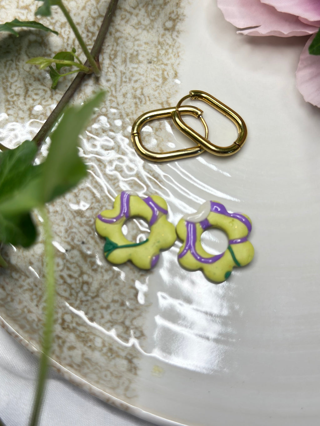 Les Chartra — Boucles d’oreilles fleur en argile polymère