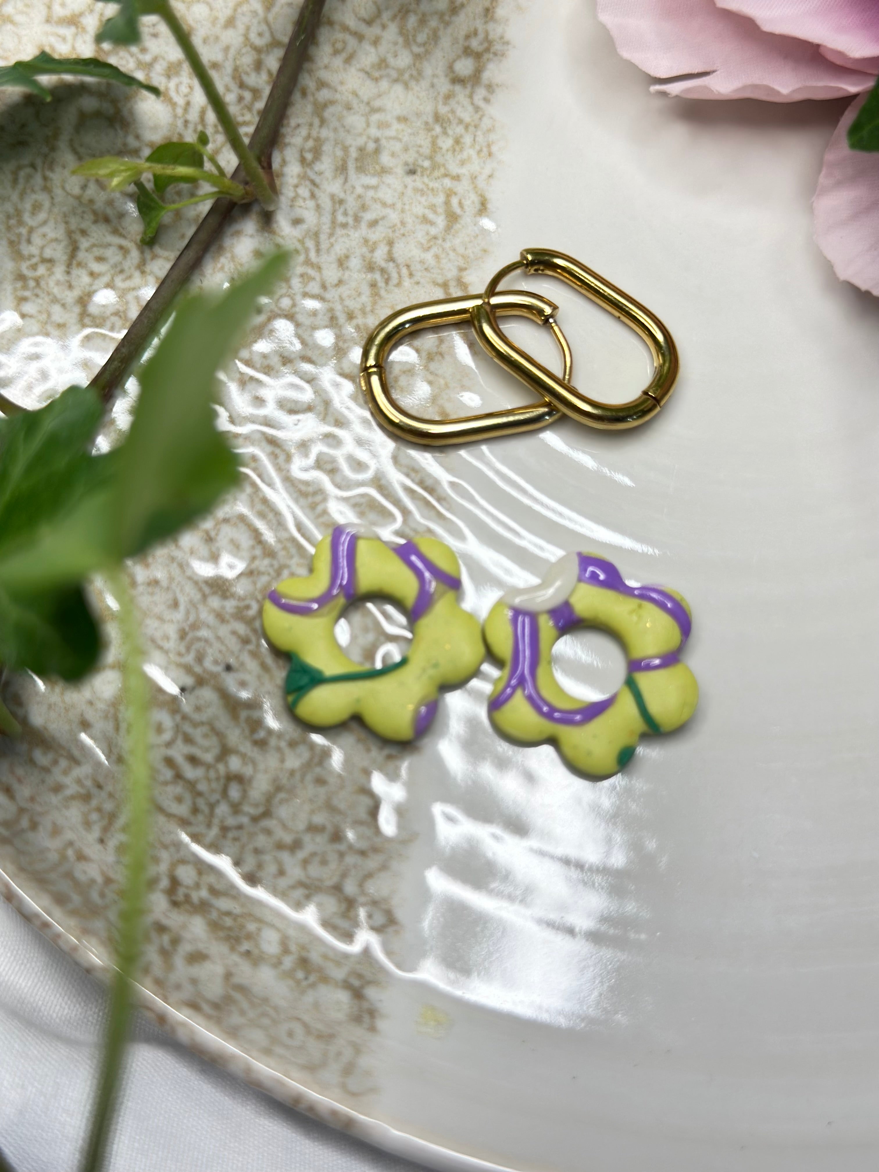 Les Chartra — Boucles d’oreilles fleur en argile polymère