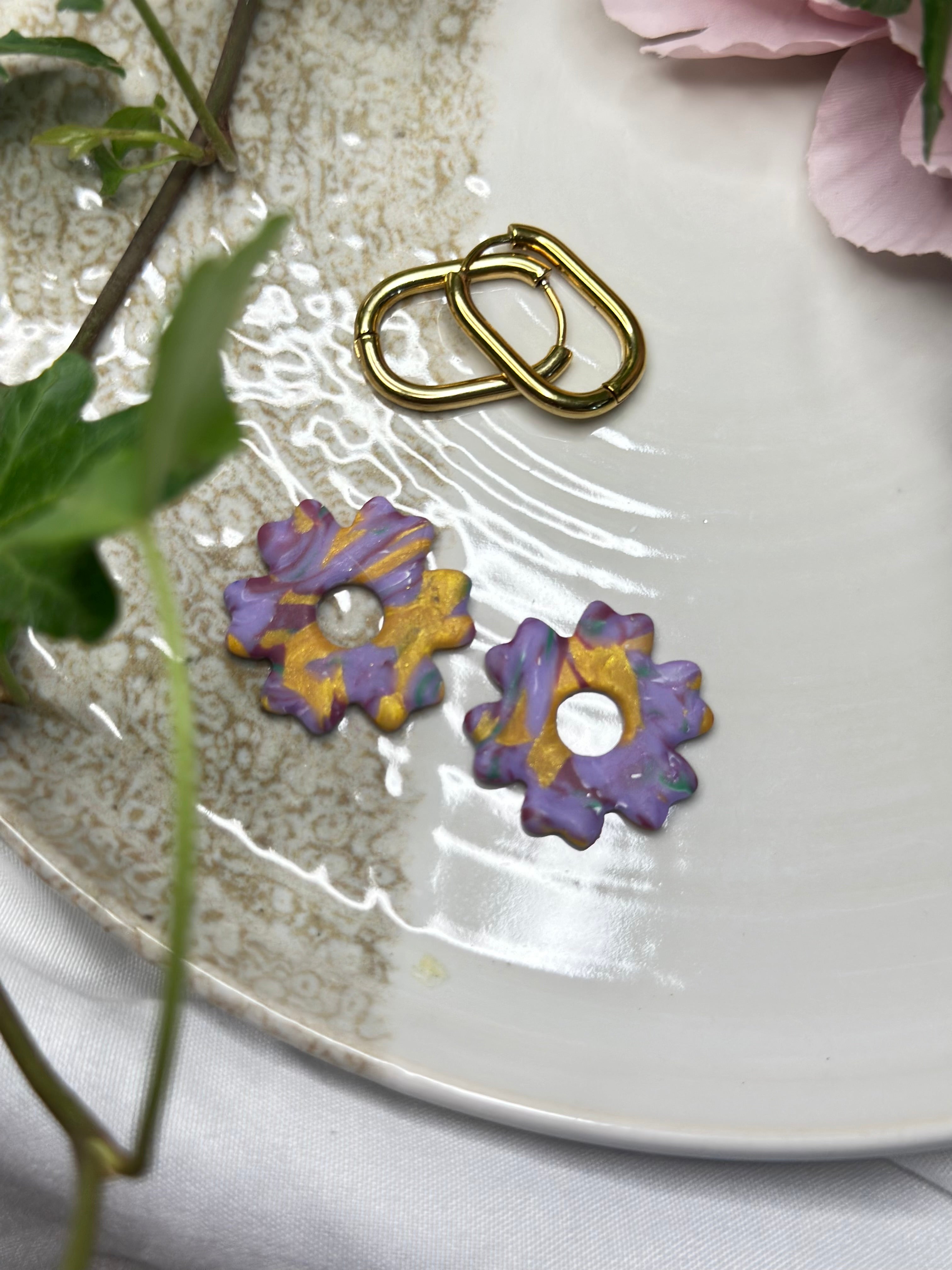 Les Violette — Boucles d’oreilles créoles en argile polymère