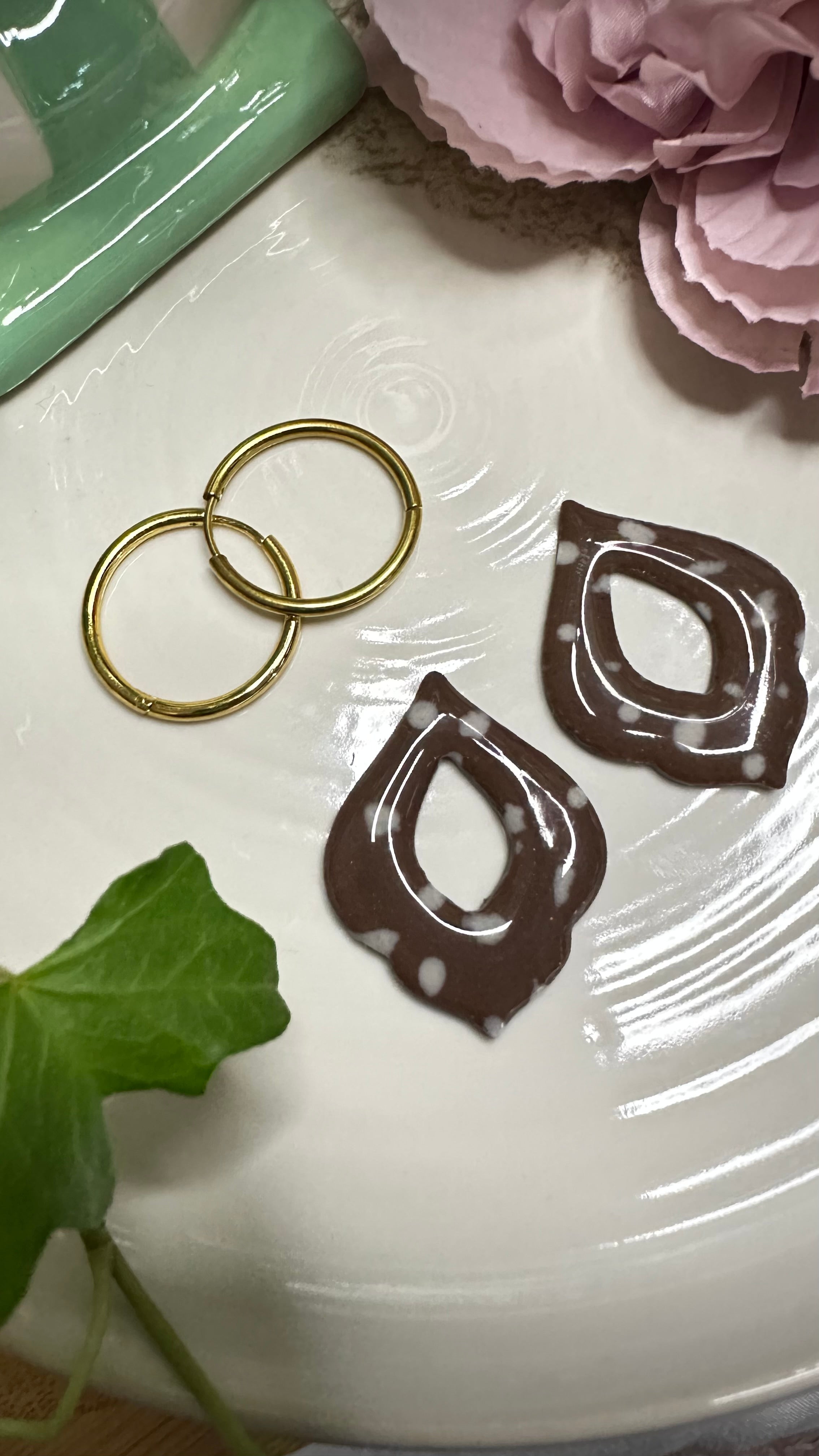 Boucles d’oreilles argile polymère– Collection Sous les Bois (Ivy)