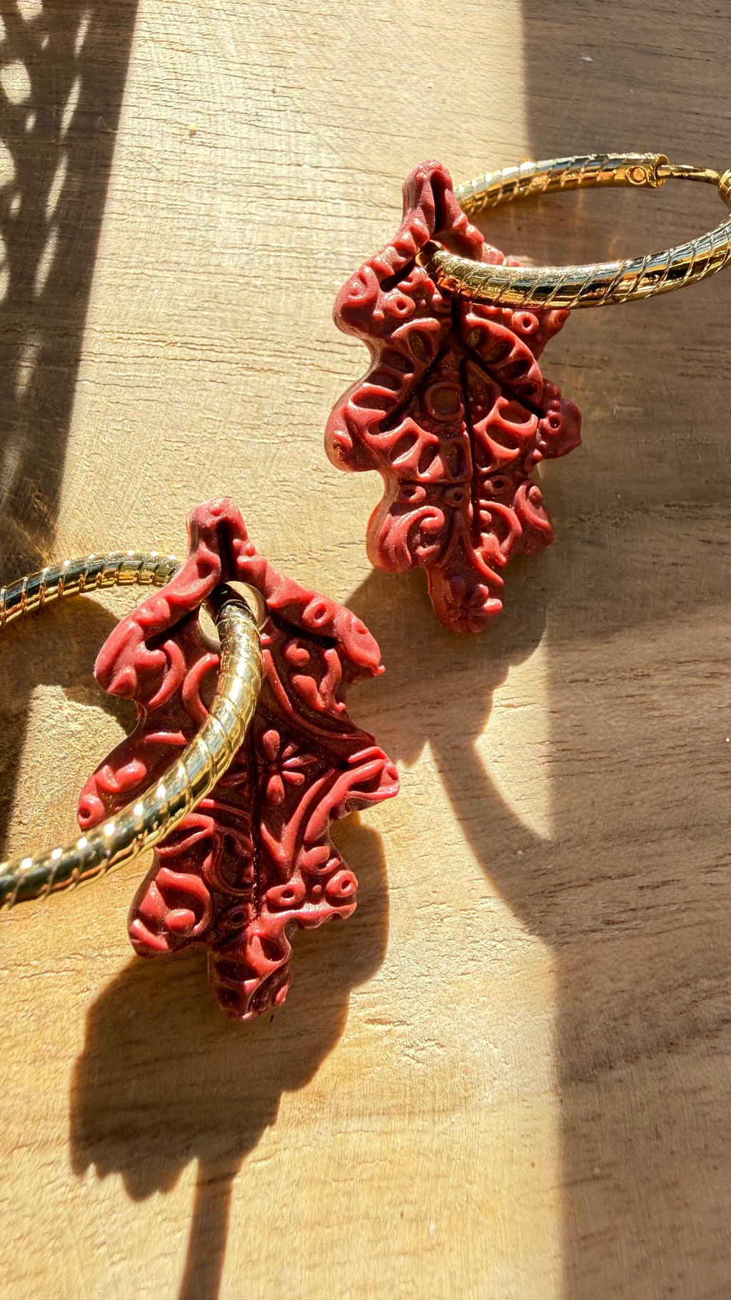 PAMPILLES Chanelle – feuille de chêne ciselée faites main –BOUCLES D’OREILLES INTERCHANGEABLES