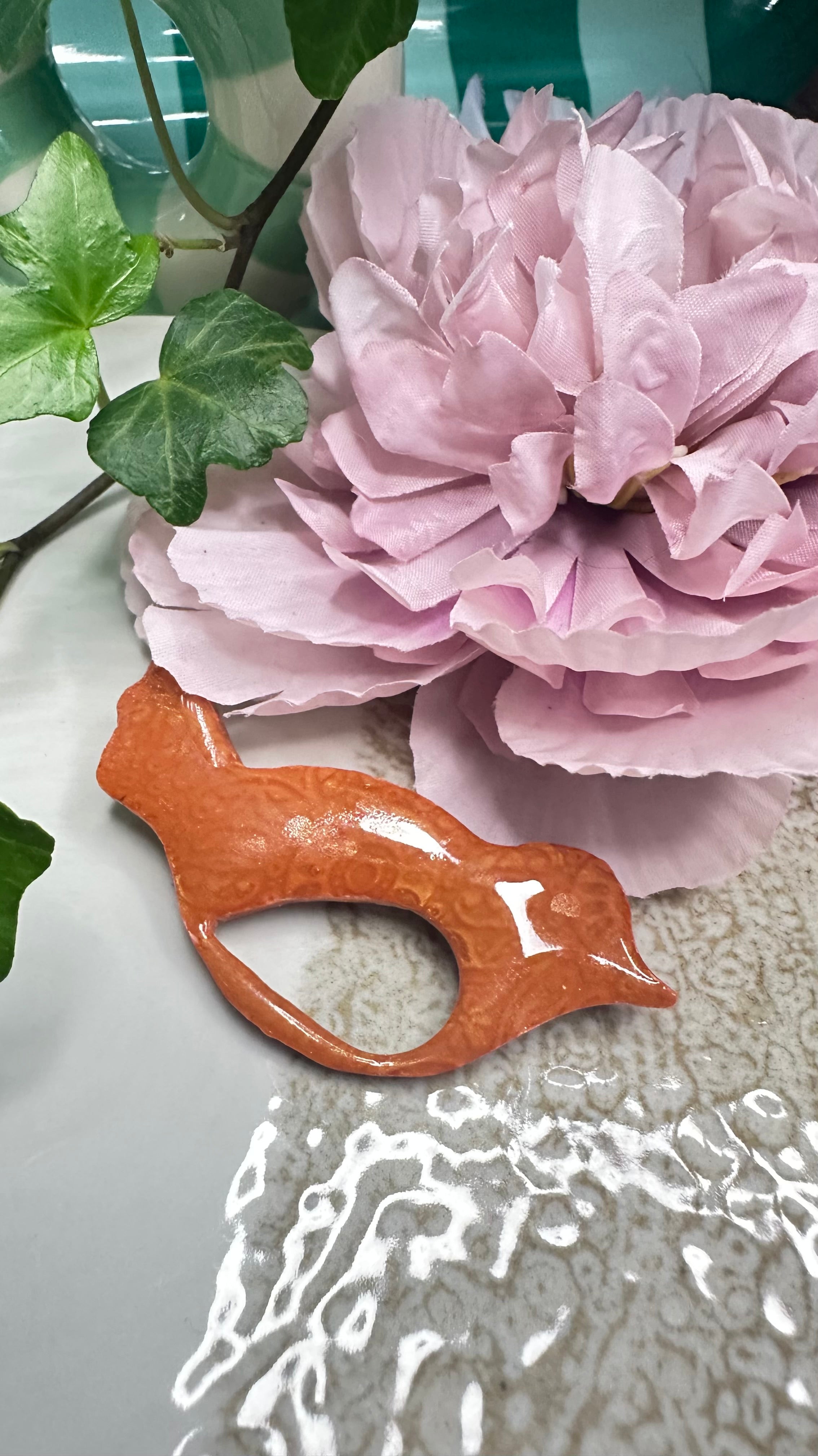 ✨ Les Fidèles – Broche attache-lunettes fait main( oiseau 🐦 rouille)