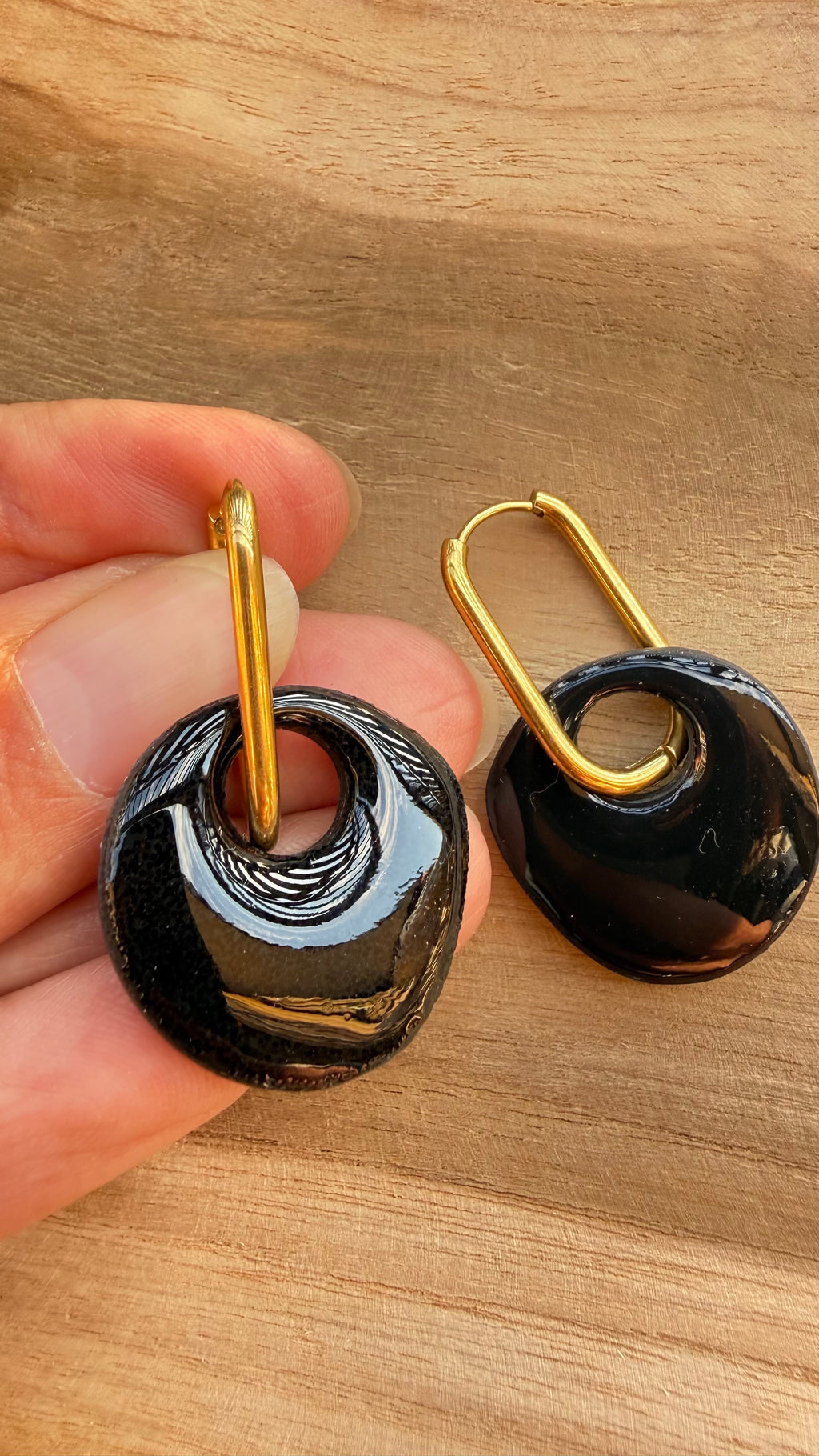 PAMPILLES Zoé noir texturé – disque ajouré fait main –BOUCLES D’OREILLES INTERCHANGEABLES