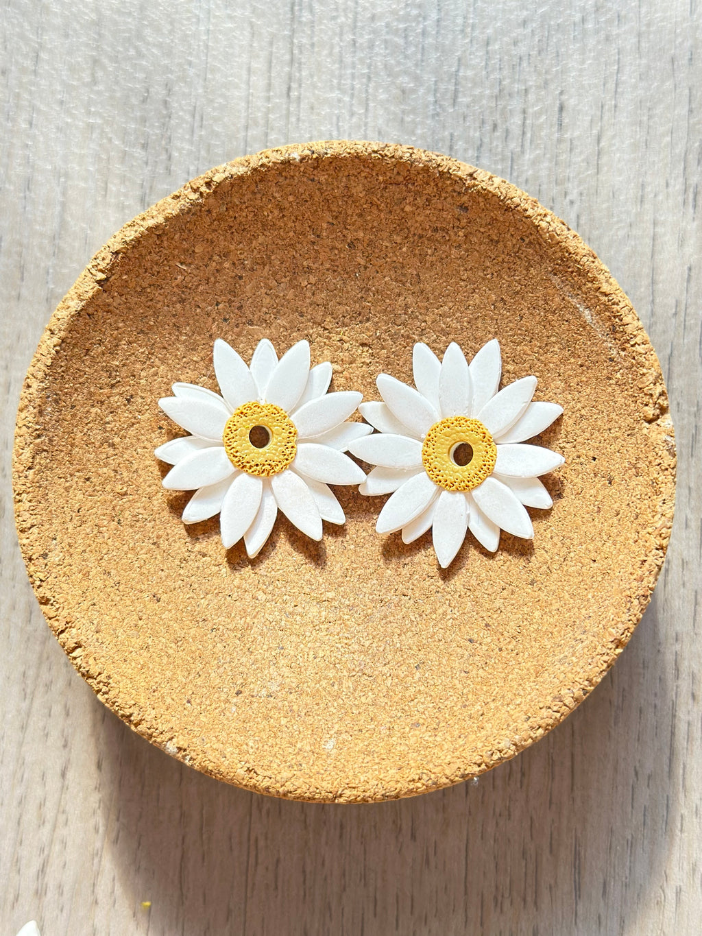 Grandes Boucles d’oreilles marguerite (Margaux)