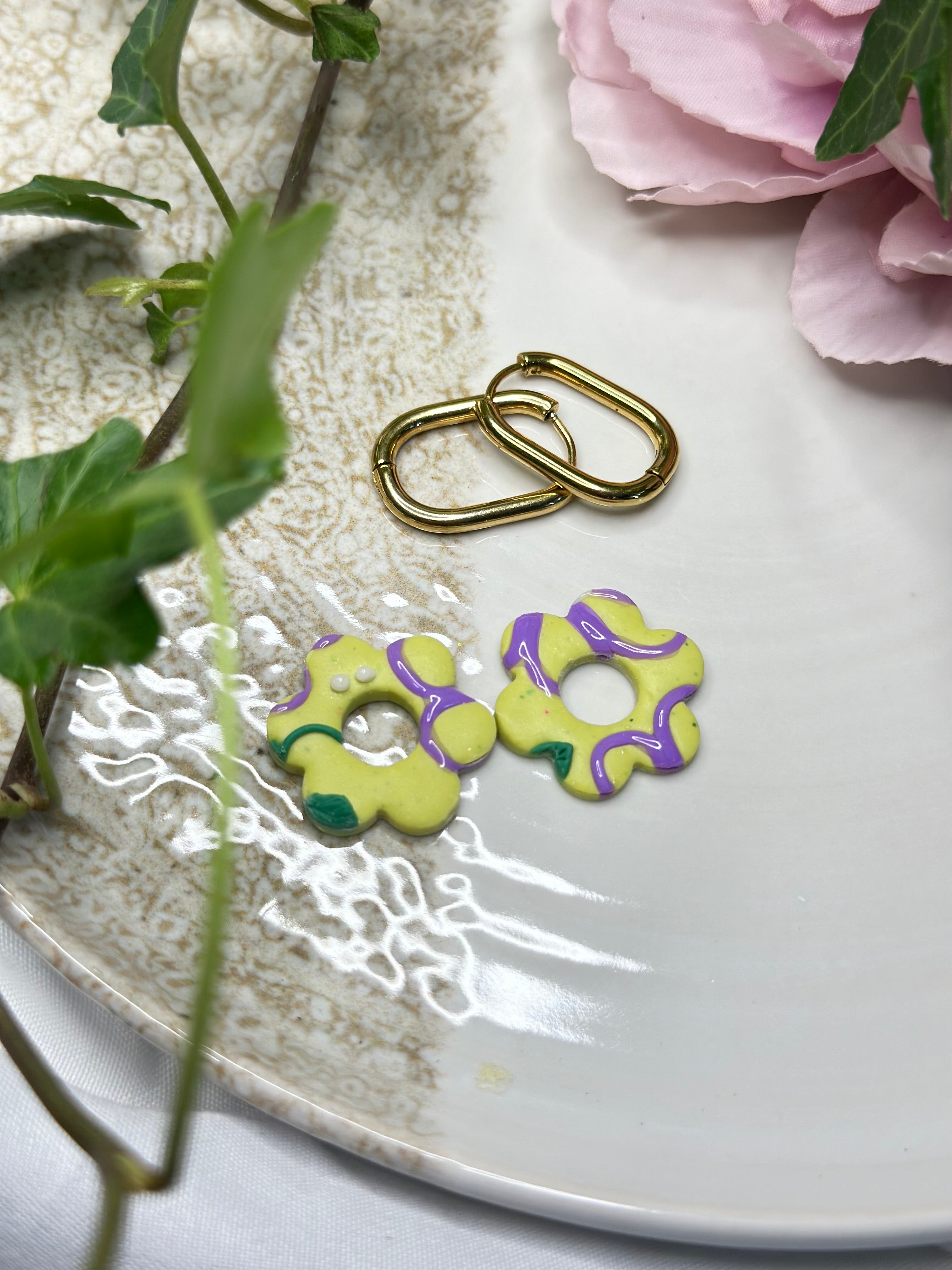 Les Chartra — Boucles d’oreilles fleur en argile polymère