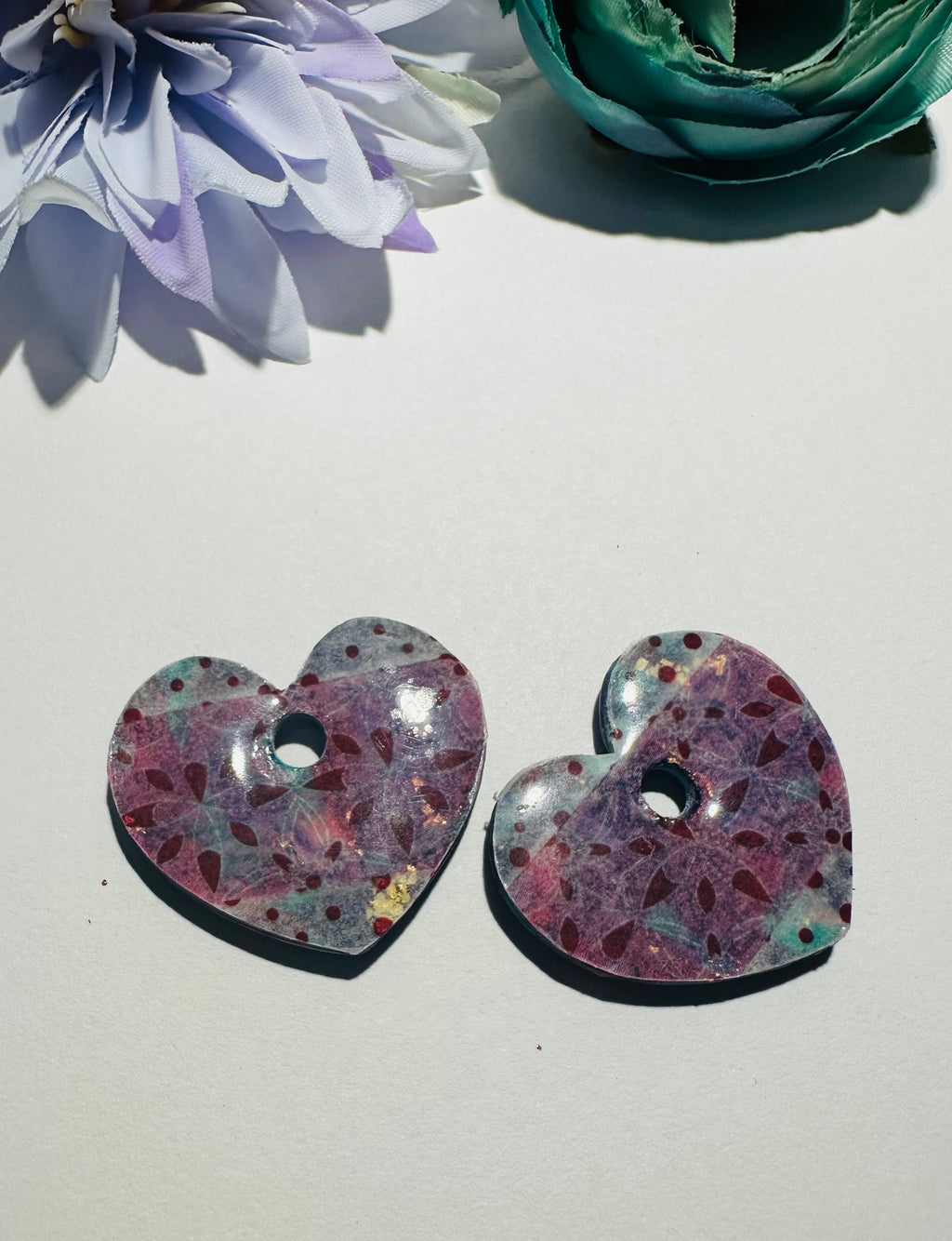 Boucles d’oreilles cœurs marbrés bleu et rose « Juliette »