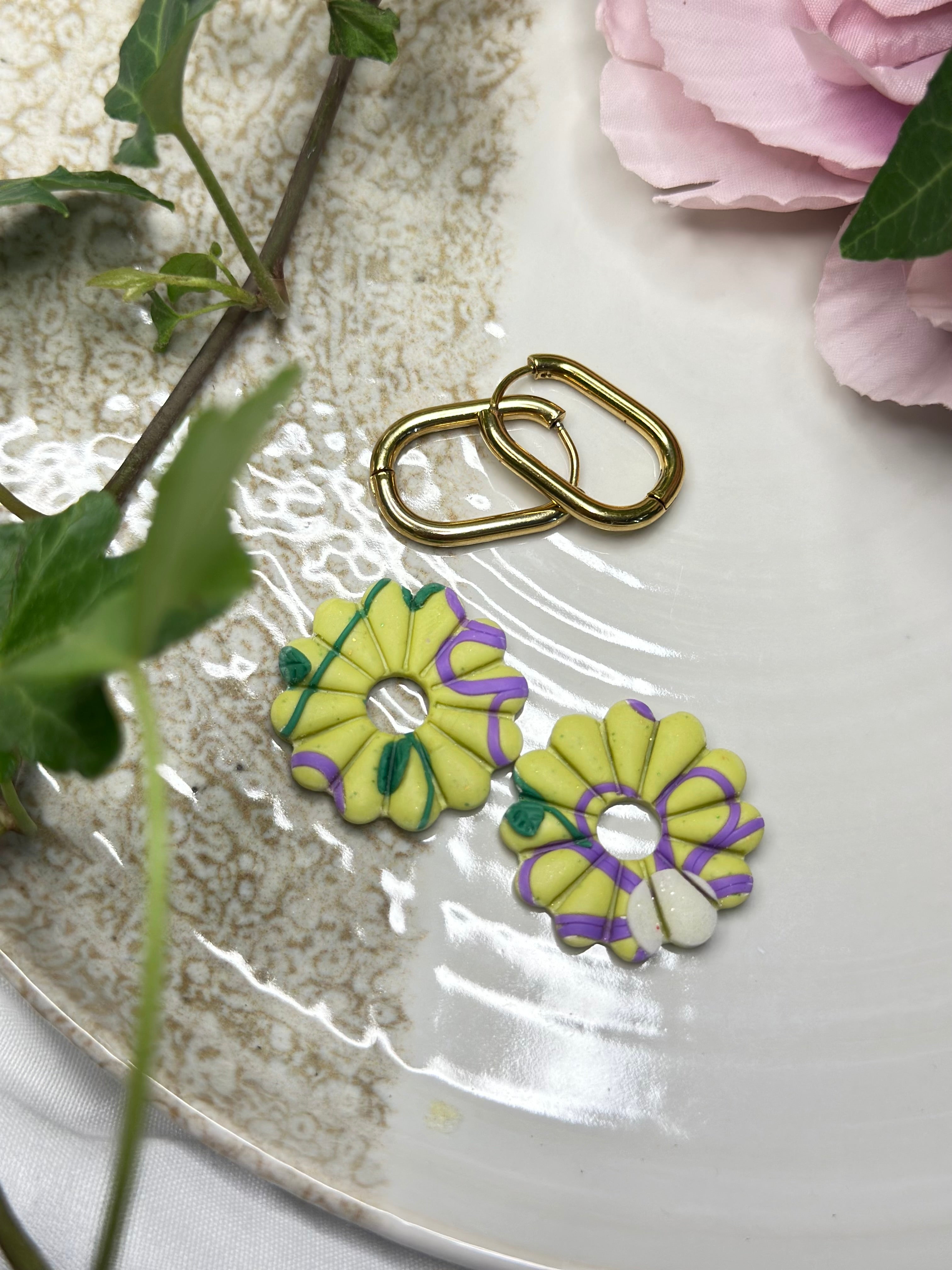 Les Chartra — Boucles d’oreilles fleur en argile polymère