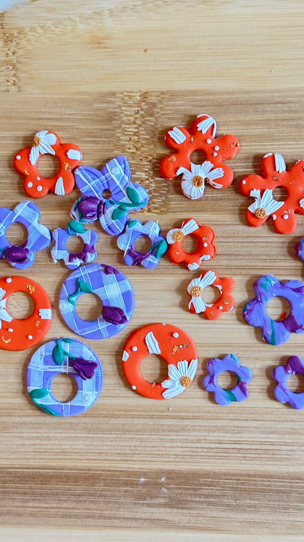 Les Violette — Boucles d’oreilles créoles en argile polymère