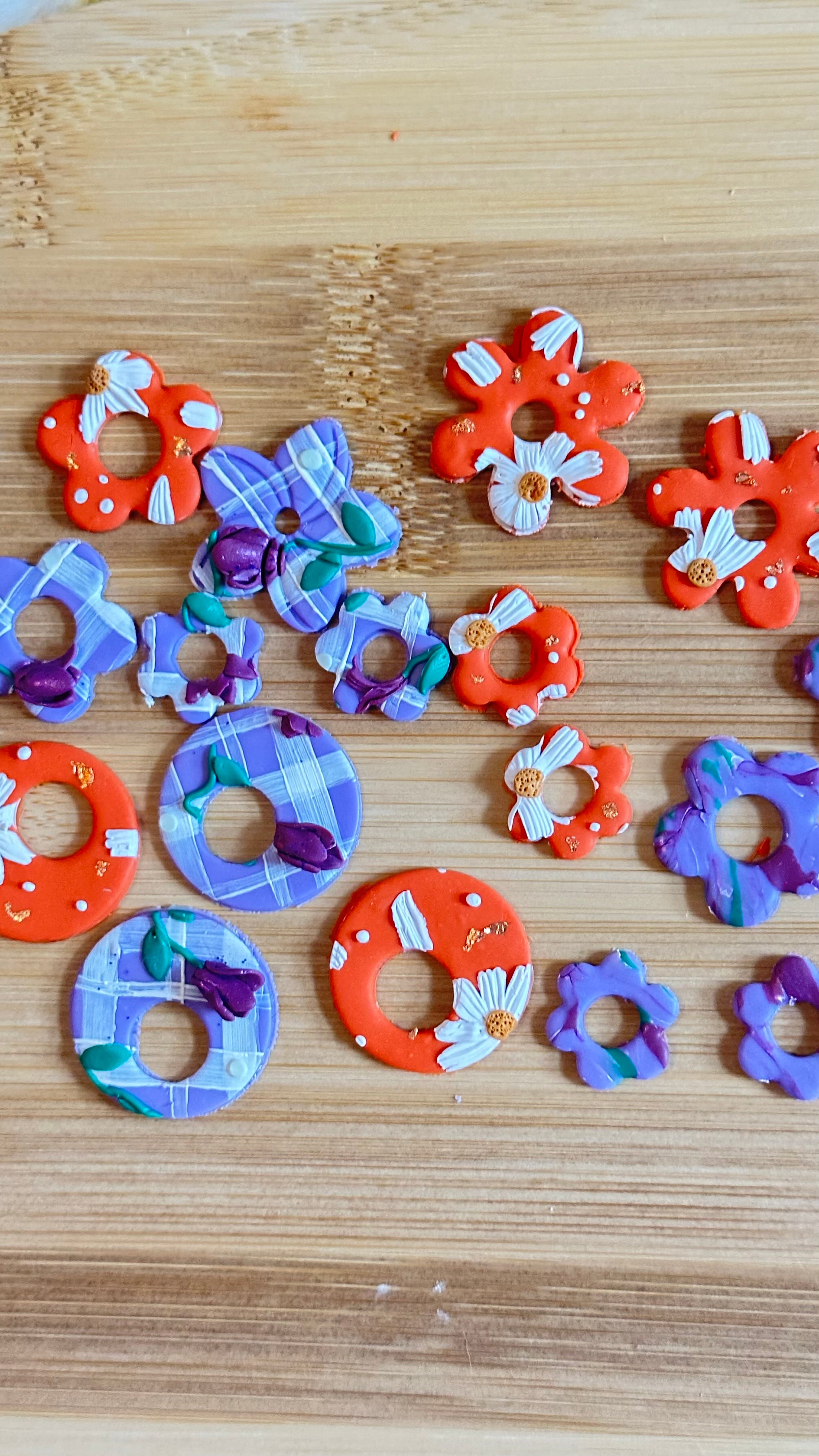 Les Violette — Boucles d’oreilles créoles en argile polymère